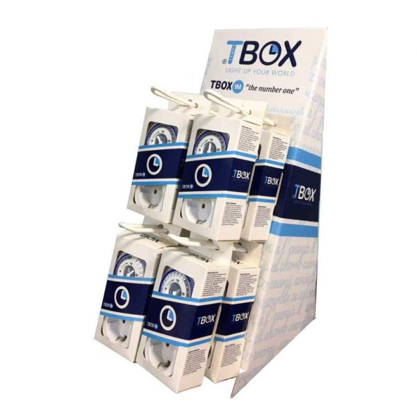 Mechanische Zeitschaltuhr von Tempobox (TBOX) Präsentationsbild. Mehrere Zeitschaltuhren hängen in einem TBOX-Regal aus Karton.